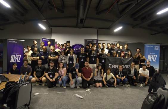 Hackathon katılımcıları grup fotoğrafı