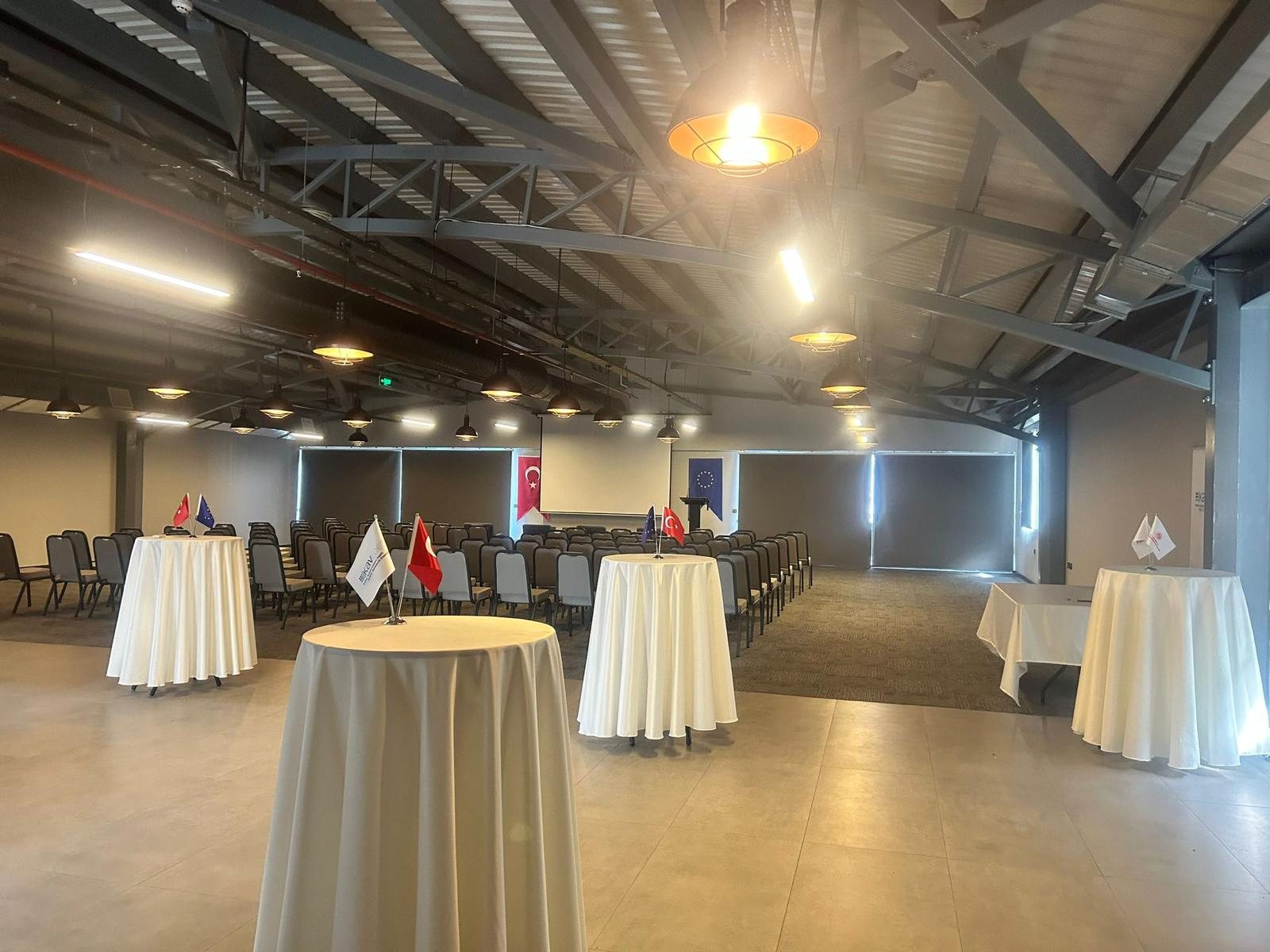 Konferans salonu genel görünüm